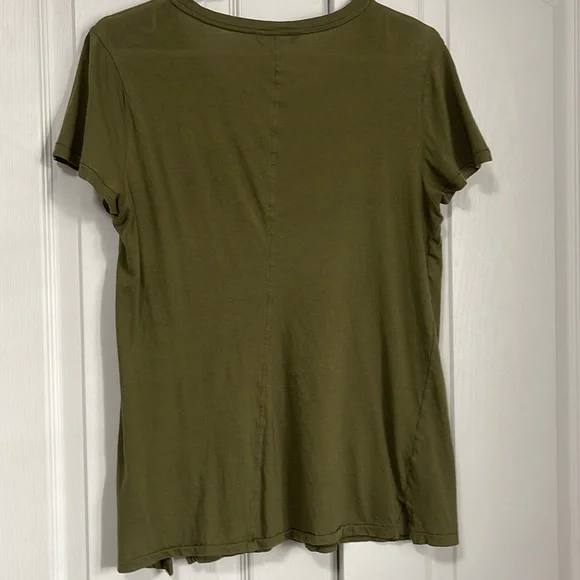 BANANA REPUBLIC light weight olive tshirt with pocket, sz med - Picture 3 of 4